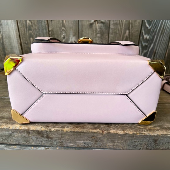 MICHAEL KORS Manhattan
Medium Leather Satchel Handbag in Powder Blush - Picture 7 of 10